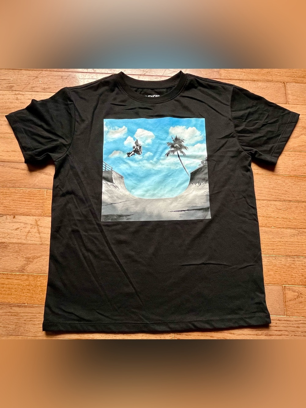 NWOT - Kid’s Skateboarding Tee Medium